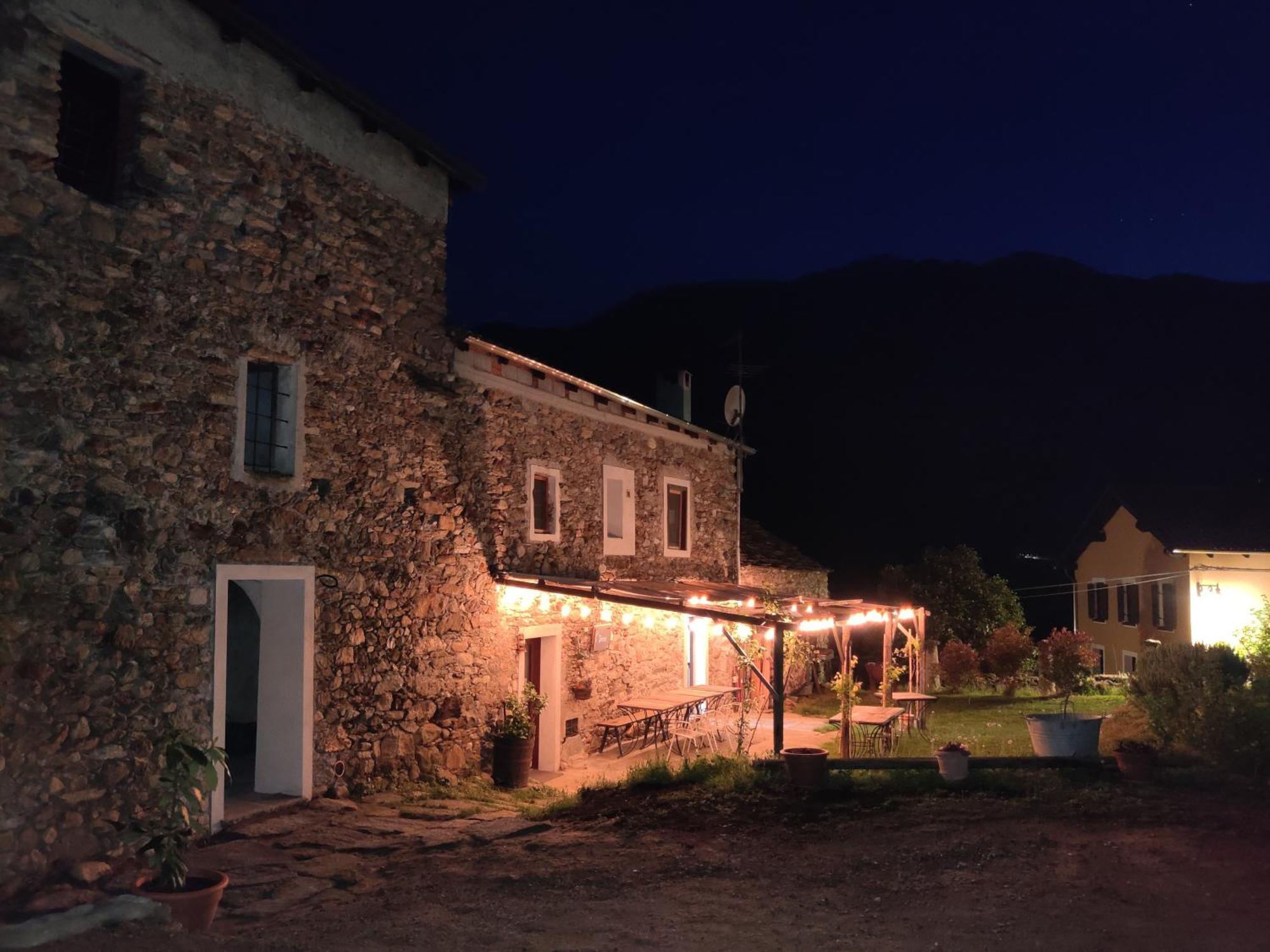 Relais Del Brigante Bed & Breakfast Settimo Vittone Ngoại thất bức ảnh